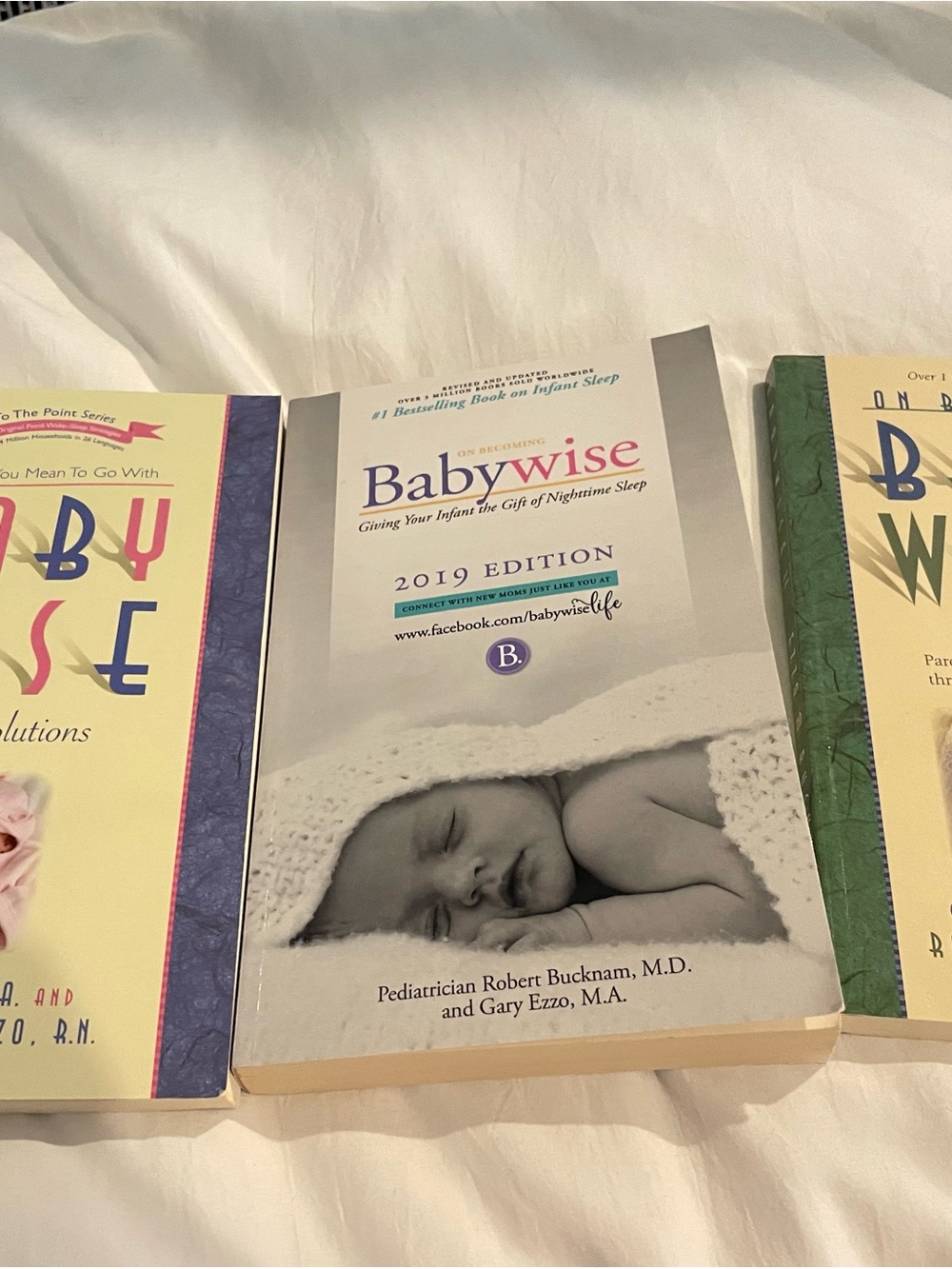 2019 Edition Baby Sleep Guide - White/Cream